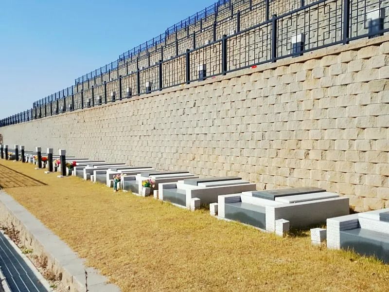 용인추모공원 석조 옹벽 열 평장묘 구역